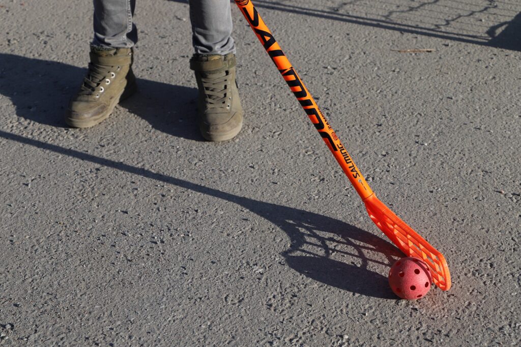 Find din både en floorball stav og et floorball blad fra anerkendte mærker hos Floorballcentret.dk